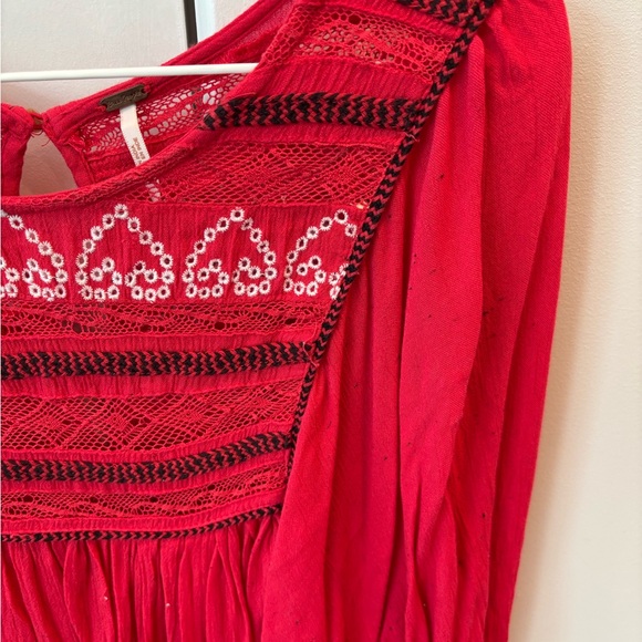 Red Women’s Dress Shirt Size Medium - Picture 10 of 15